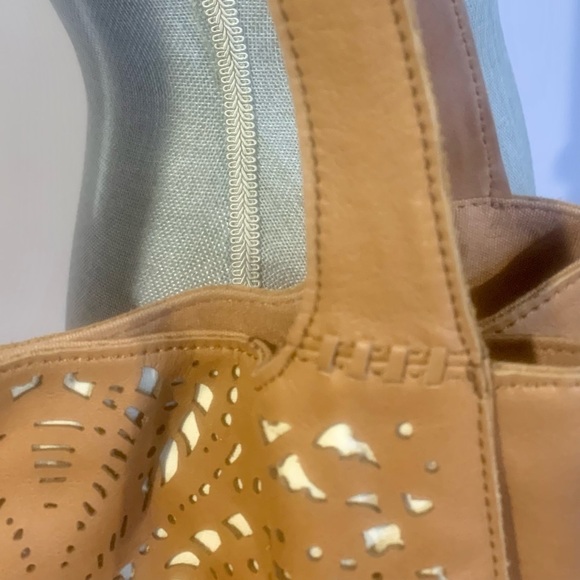 The Sak Lazor Cut Leather Shoulder Bag - Picture 5 of 13